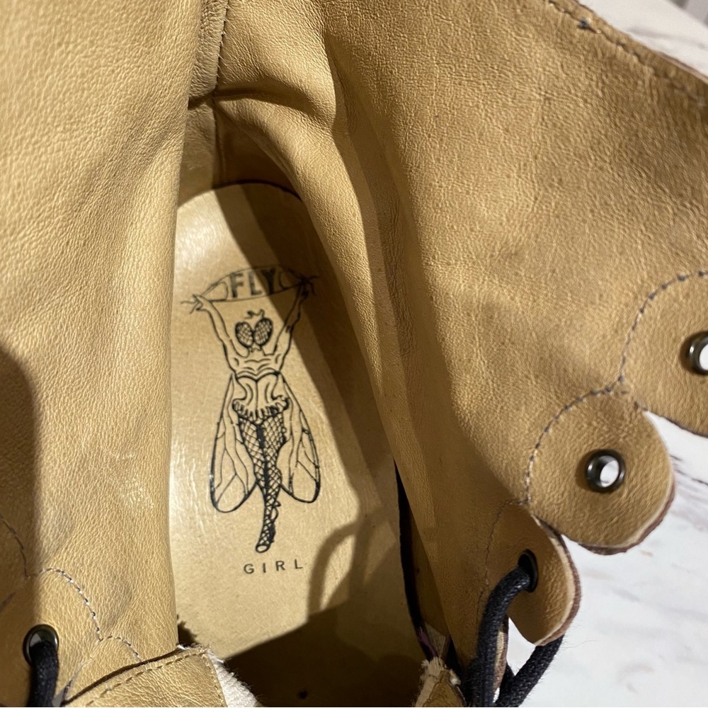 Fly London‎ - Picture 16 of 16